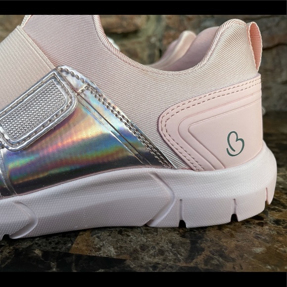 NEW Baretraps Girls' Sloane Athletic Sneakers - Picture 6 of 16